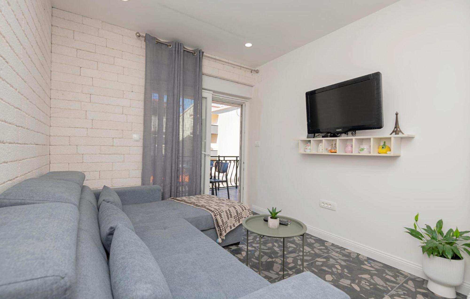 Cozy Apartment In Makarska With Kitchen Exterior foto